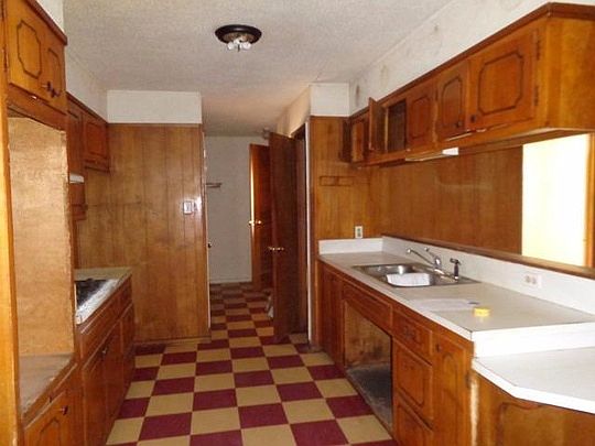 3rd image of 2616 Globe Ave