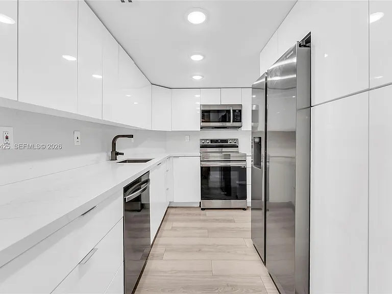 300 Bayview Dr #214 — Photo 7