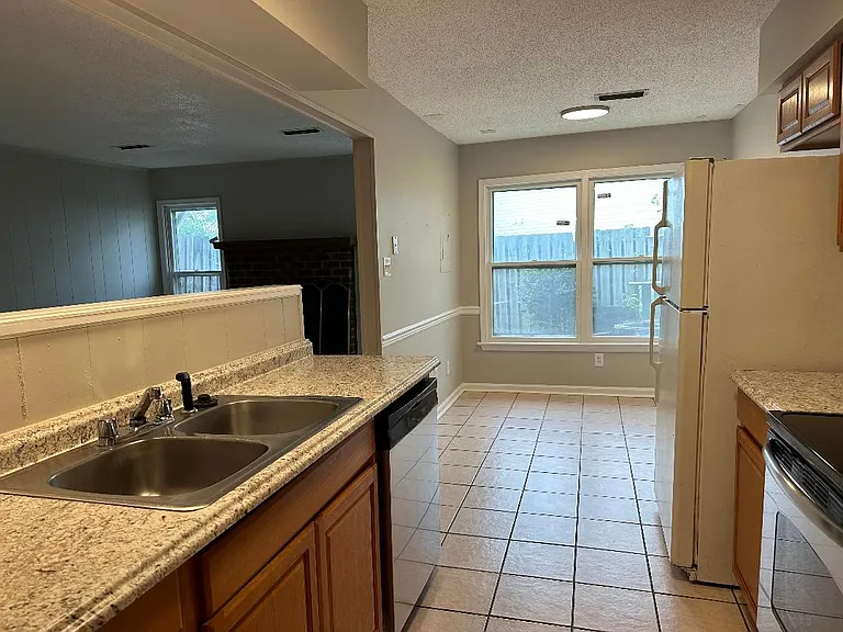 4054 Thomas Jefferson Dr — Photo 3
