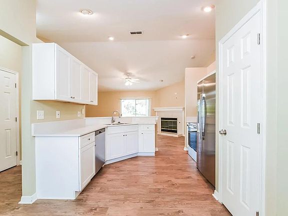 5th image of 535 Park Valley Cir