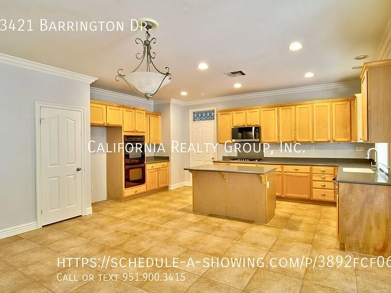 33421 Barrington Dr — Photo 17
