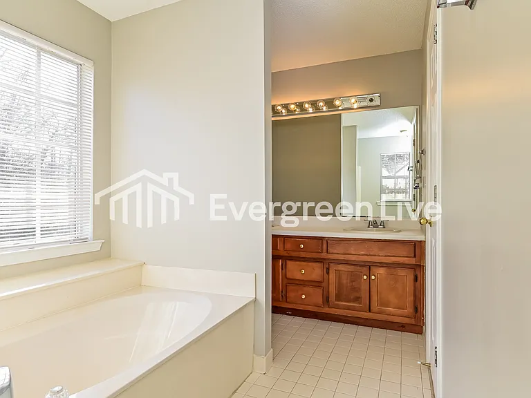 3431 Hollow Oak Dr — Photo 9