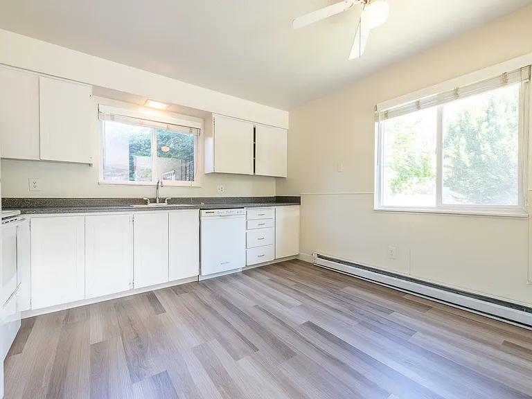 8819 N Edison St — Photo 4
