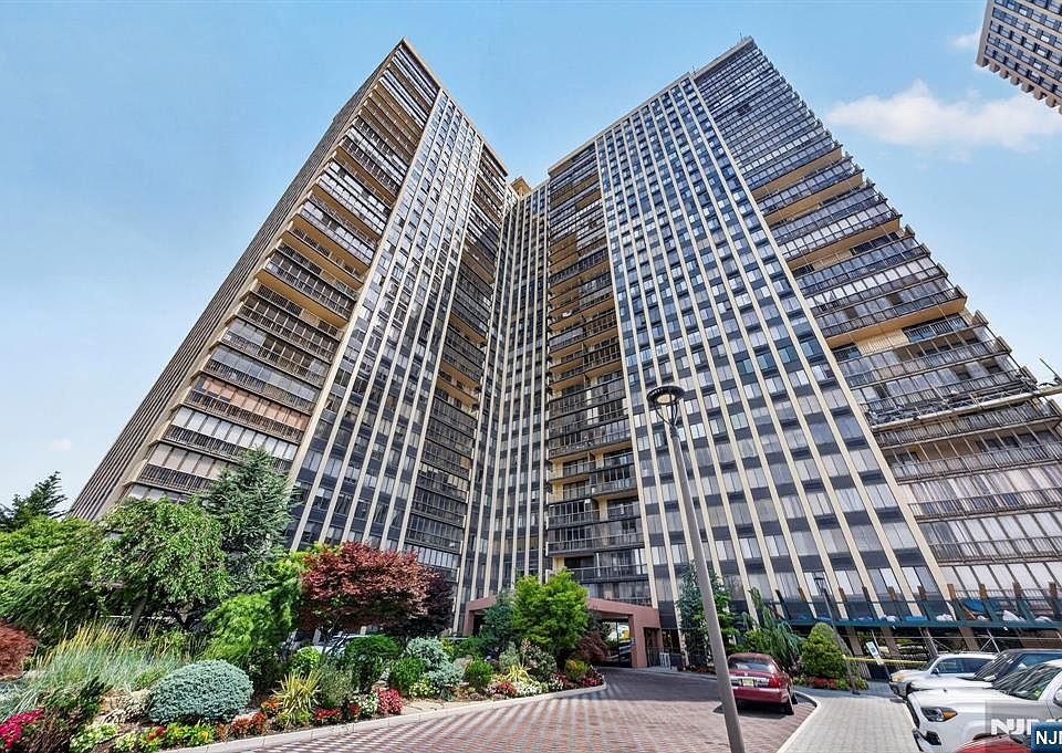 1st image of 300 Winston Dr APT L22