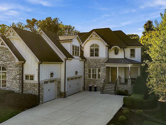 5th image of 5041 Langley Cir