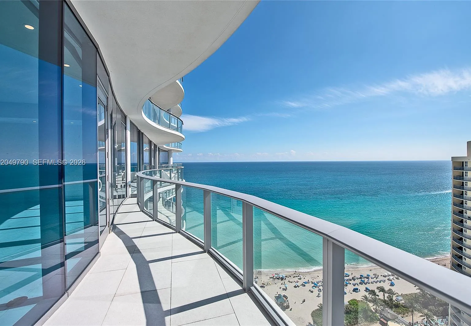 Chateau Beach Condo — Photo 3