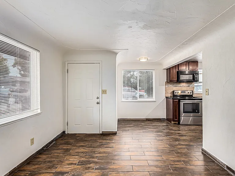 582 S Patton Ct — Photo 4
