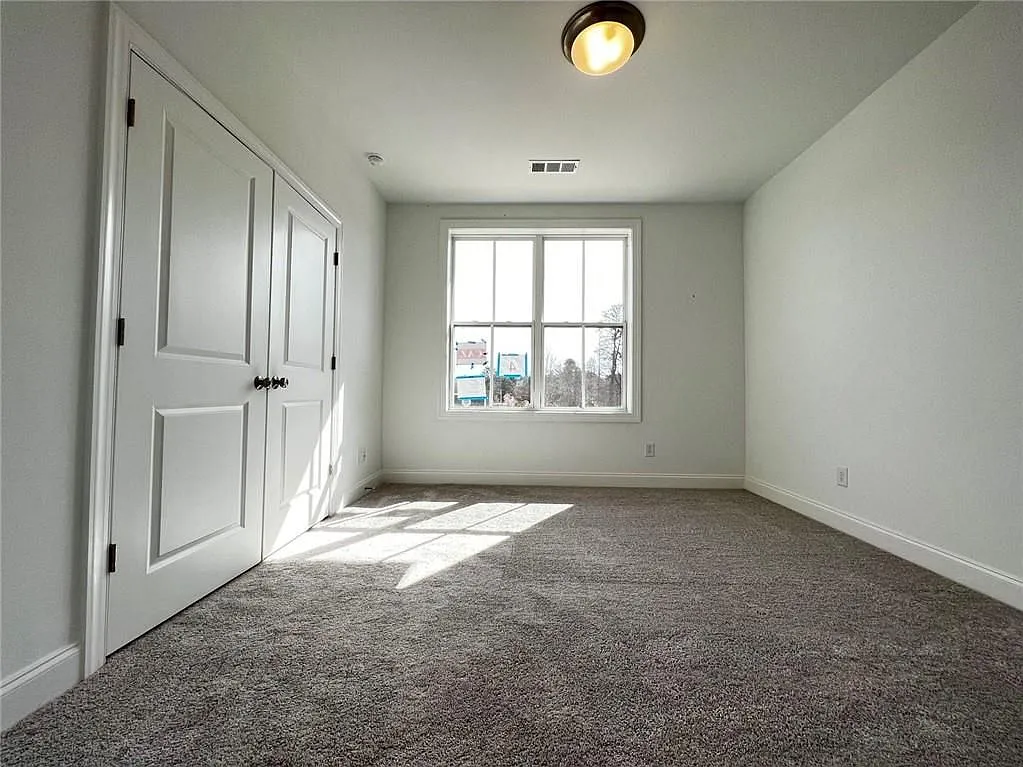 3 bed, 4.0 bath, 2058 sqft, $2,900 — Photo 4