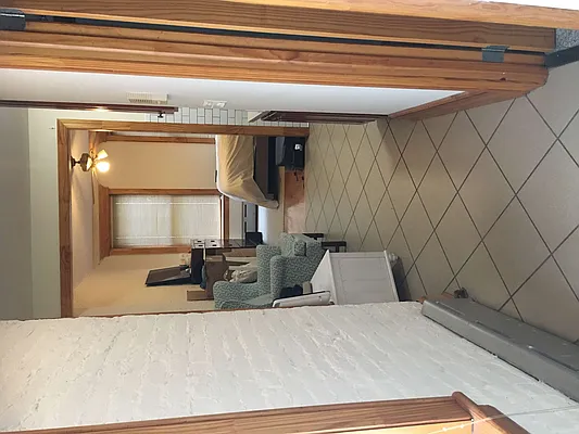 Rented by Peter Meskouris LREB | media 18