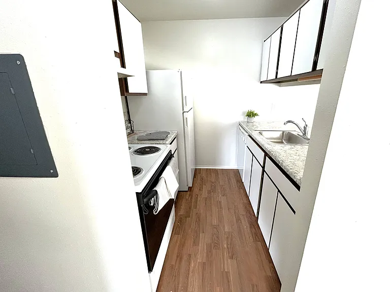 Perry Place Apartments — Photo 30