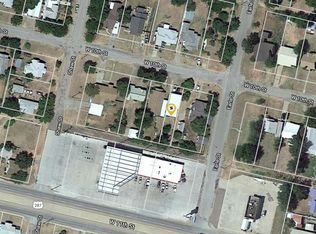 505 W 10th St, Quanah, TX 79252