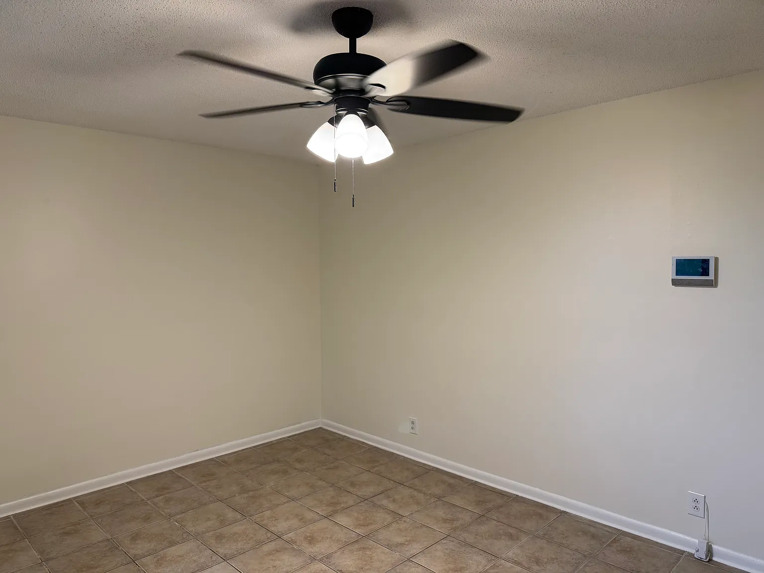 3 bed, 1050 sqft, $1,600 — Photo 4