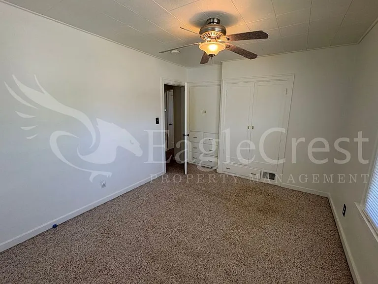 542 E Chestnut St — Photo 22