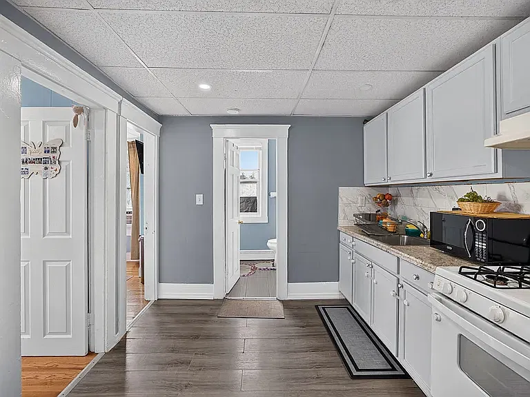 2 bed, 700 sqft, $1,950 — Photo 1