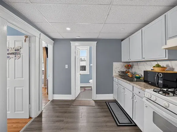 106-108 Grand St #108A, Lowell, MA 01851