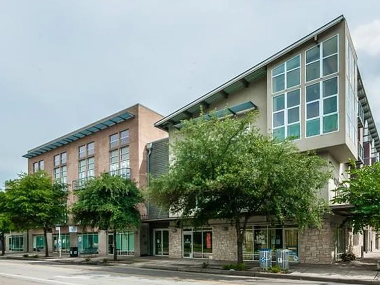 1601 E Cesar Chavez St #204 — Photo 9