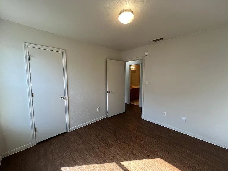 601B Bermuda — Photo 13