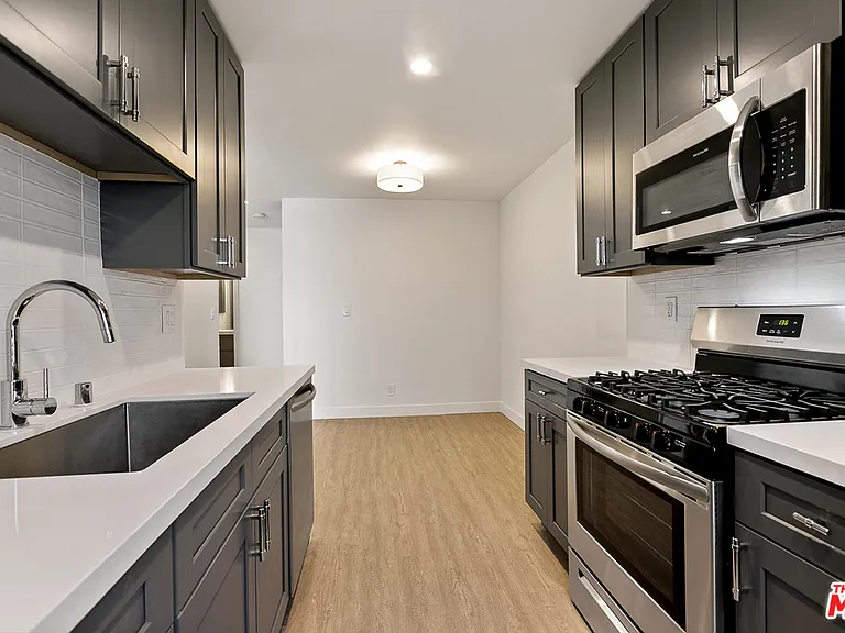 3314 Mentone Ave #8 — Photo 4