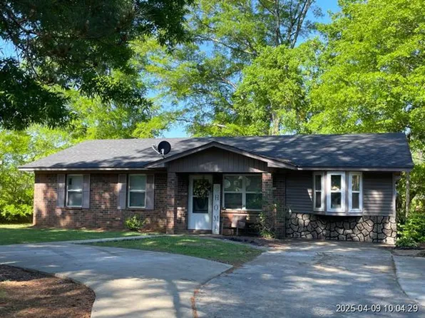 90 Ridge St, West Point, MS 39773