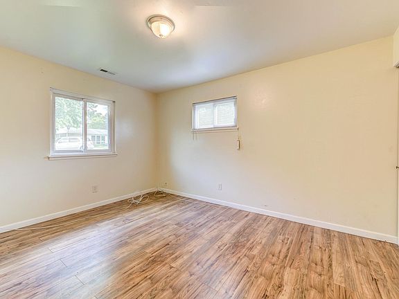 3rd image of 9529 Stansberry Ave