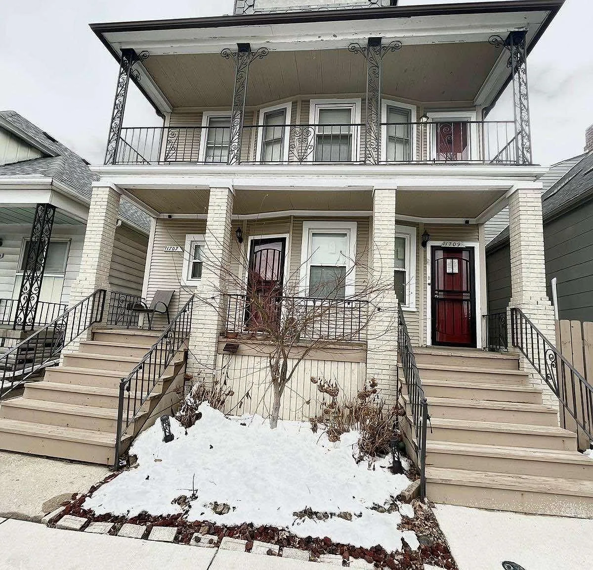 3 bed, 1000 sqft, $1,350 — Photo 1