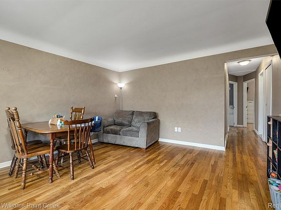 3rd image of 5153 Busch Ave