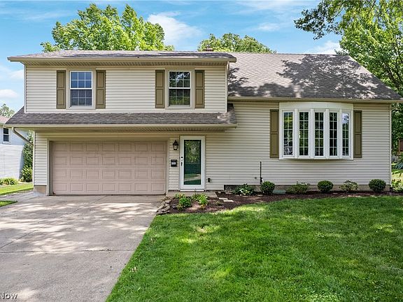 3rd image of 9355 Hyde Park Dr