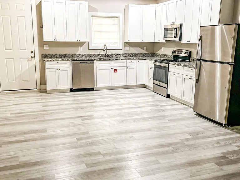 902 Howard Ave #12 — Photo 3