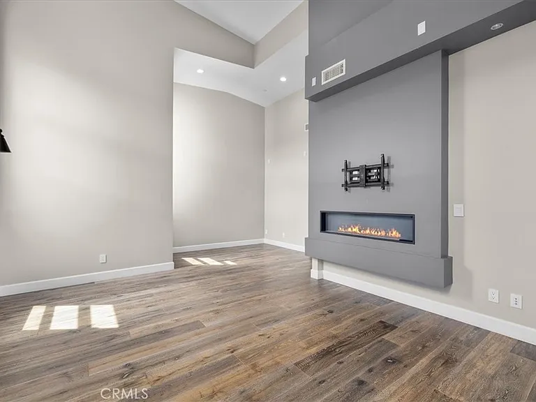2415 Carnegie Ln #C — Photo 14