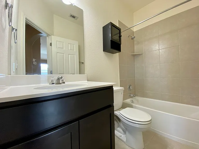 466 Eagle Brook Ln — Photo 18