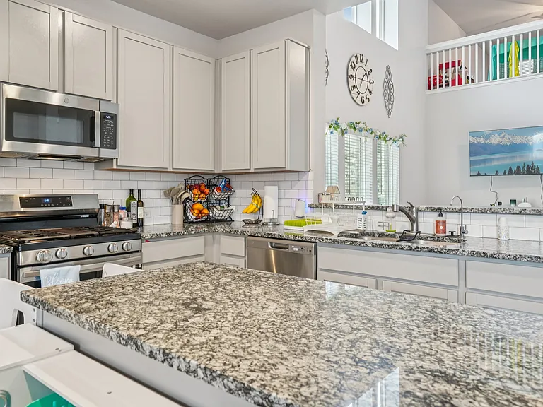 8915 Portobello Way — Photo 49