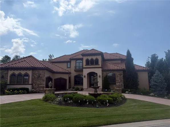 15348 Larsen St, Overland Park, KS 66221