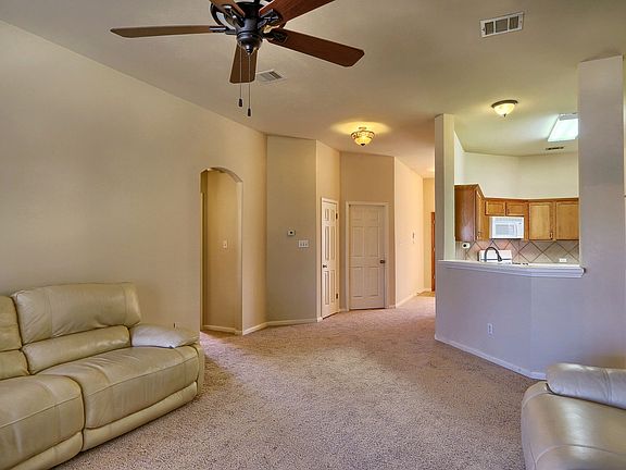 3rd image of 603 Columbine Ave