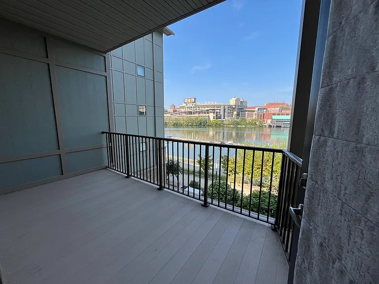 445 W Blount Ave #314 — Photo 3