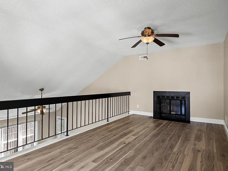 704B Harwood Ct #B — Photo 19