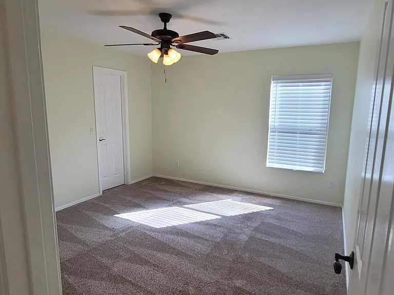 1850 E Patrick Ln — Photo 23