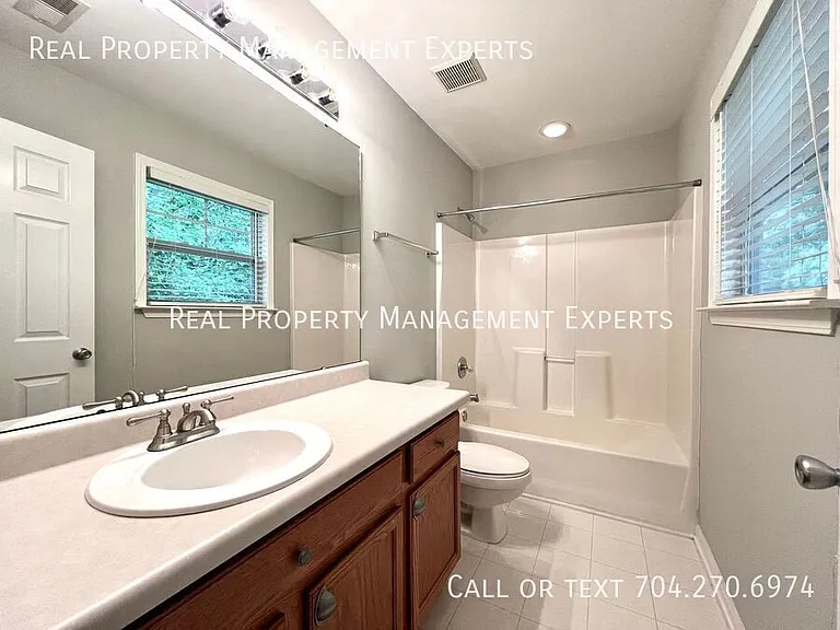 6522 Point Comfort Ln — Photo 12