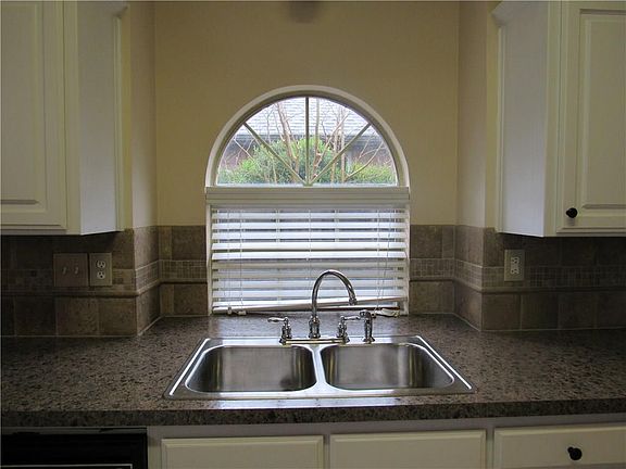4th image of 7413 Steward Ln