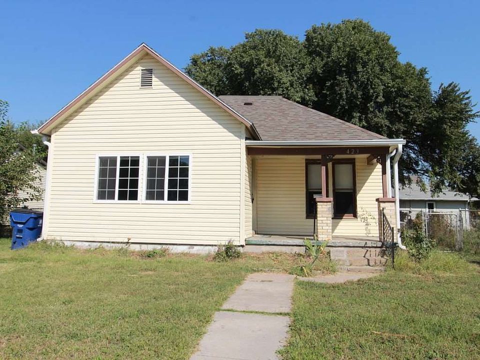 1st image of 423 E 1st St