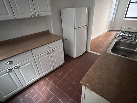 3rd image of 203 W 98th St APT 1E
