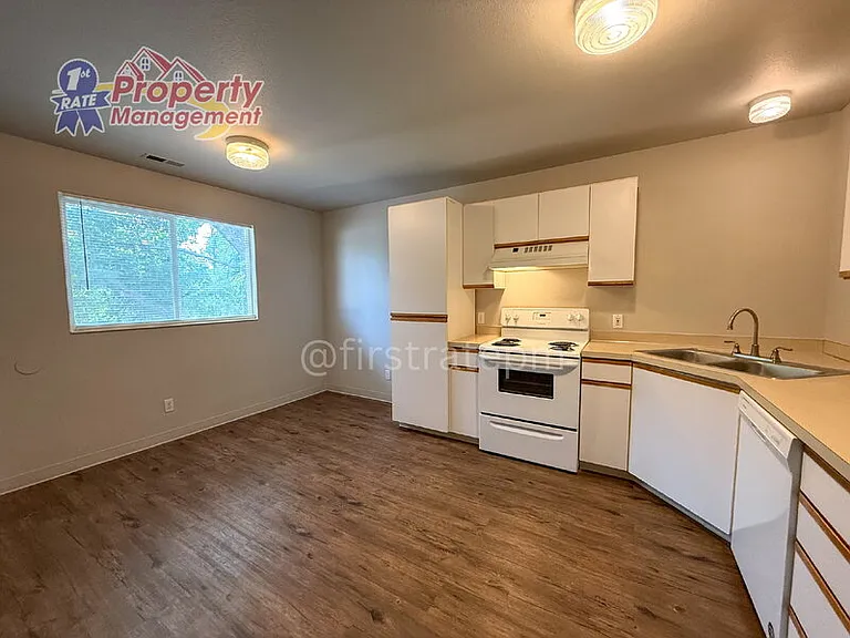 4900 W Blodgett Ln #102 — Photo 4