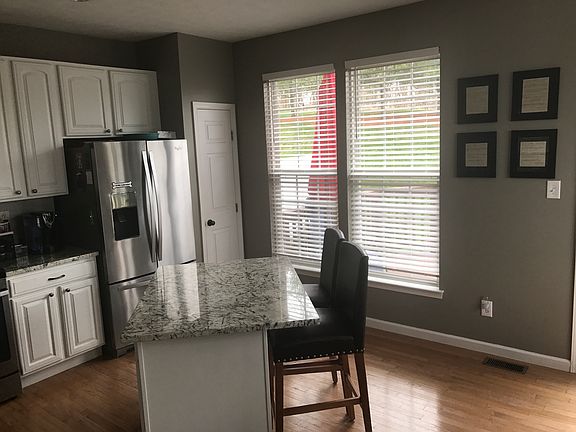 5th image of 902 Tanglewood Dr