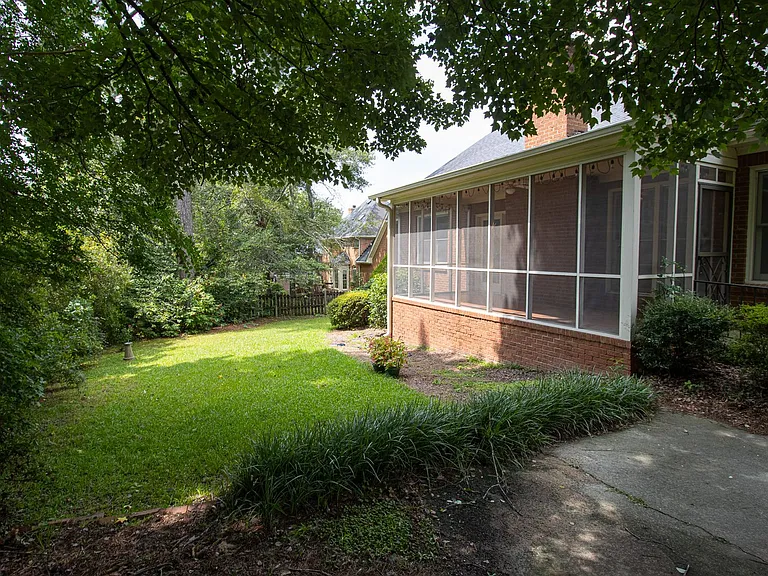 2220 Montclair Dr — Photo 38