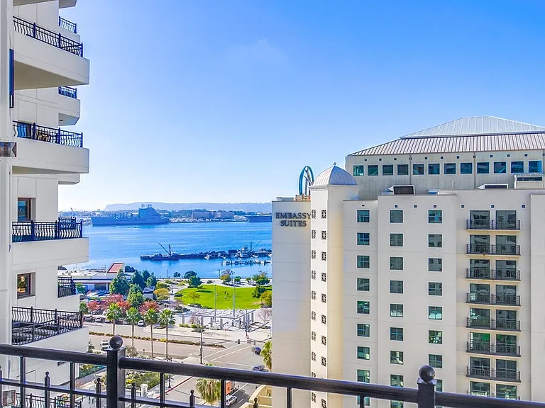 700 W Harbor Dr W #1406 — Photo 1