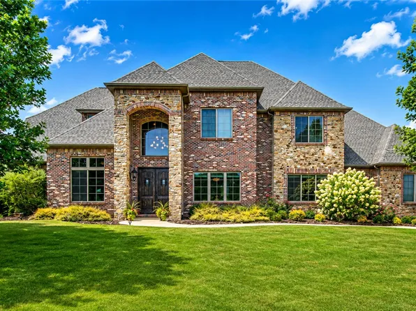 3511 Oak Tree Dr, Bentonville, AR 72719