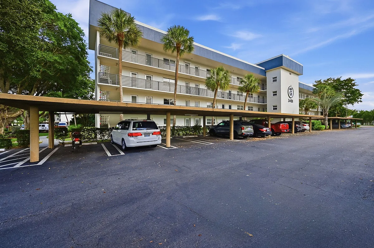 Building Photo - 3401 Spanish Trl #148