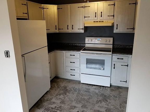 2nd image of 5470 Camelot Dr APT 32