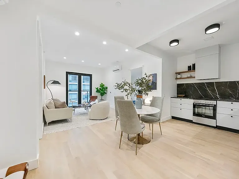 260 Gold St #713 — Photo 1