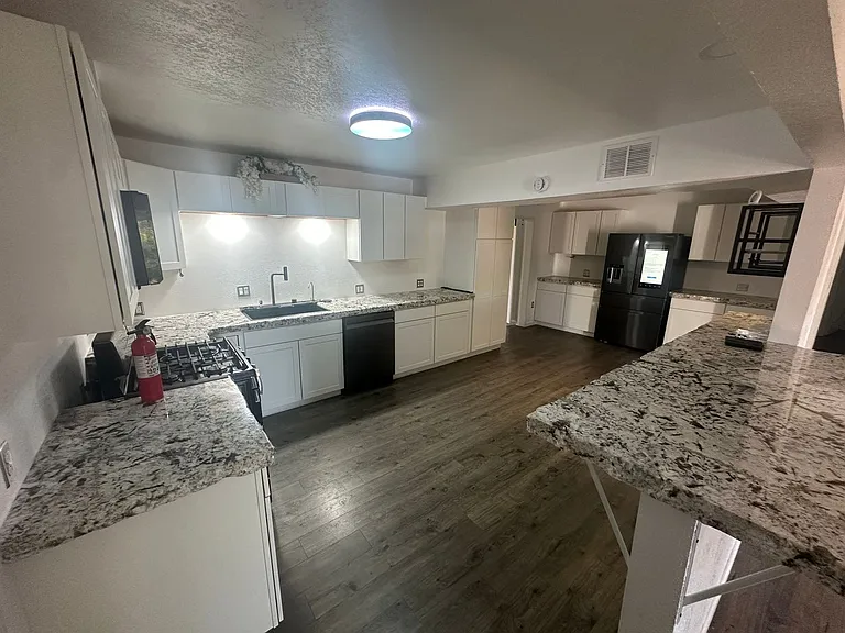8117 Princess Jeanne Ave NE — Photo 3