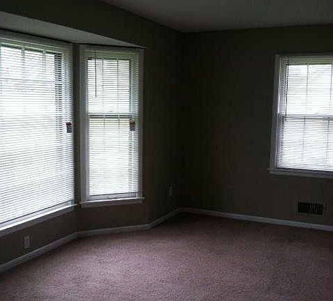 4th image of 11008 E 63rd St